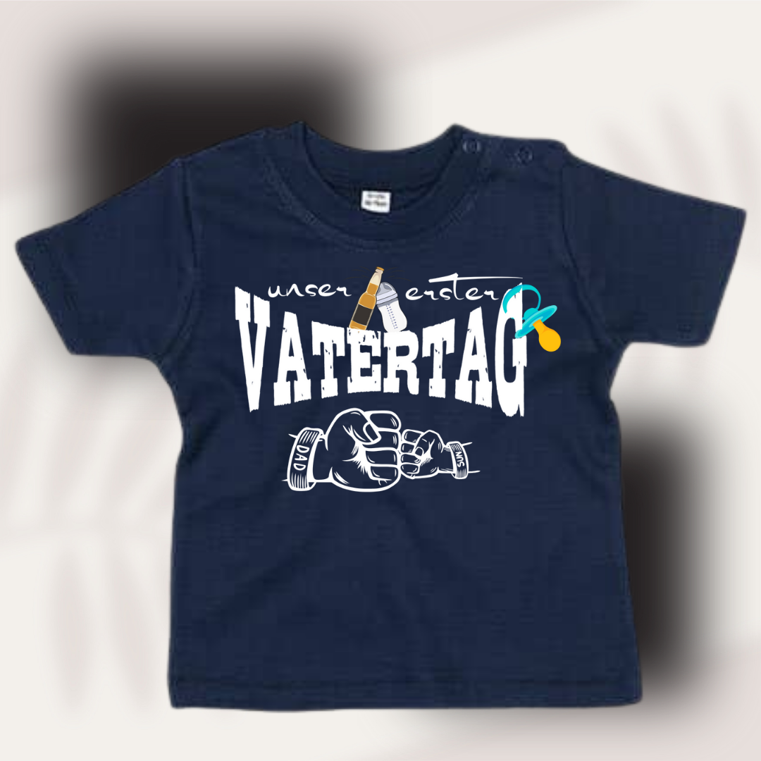 πΆ Baby Jungen T-Shirt Unser erster Vatertag π¨βπ§βπ¦ SΓΌΓe Geschenkidee Papa π Witziges Baby Shirt π