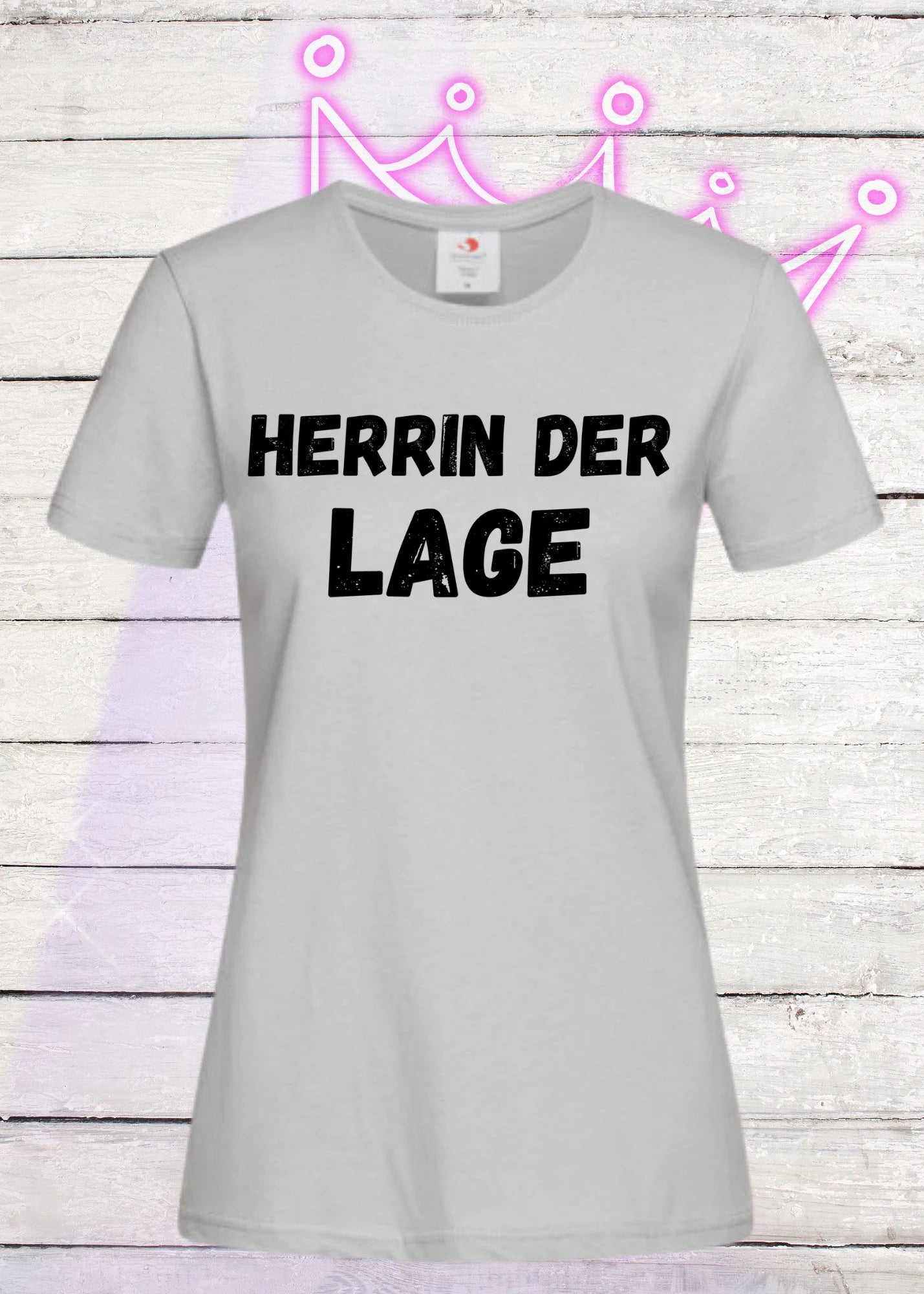 ๐ธ Herrin der Lage T-Shirt - Lustiger Chefin Spruch | Witziges Damen Freizeit Shirt ๐