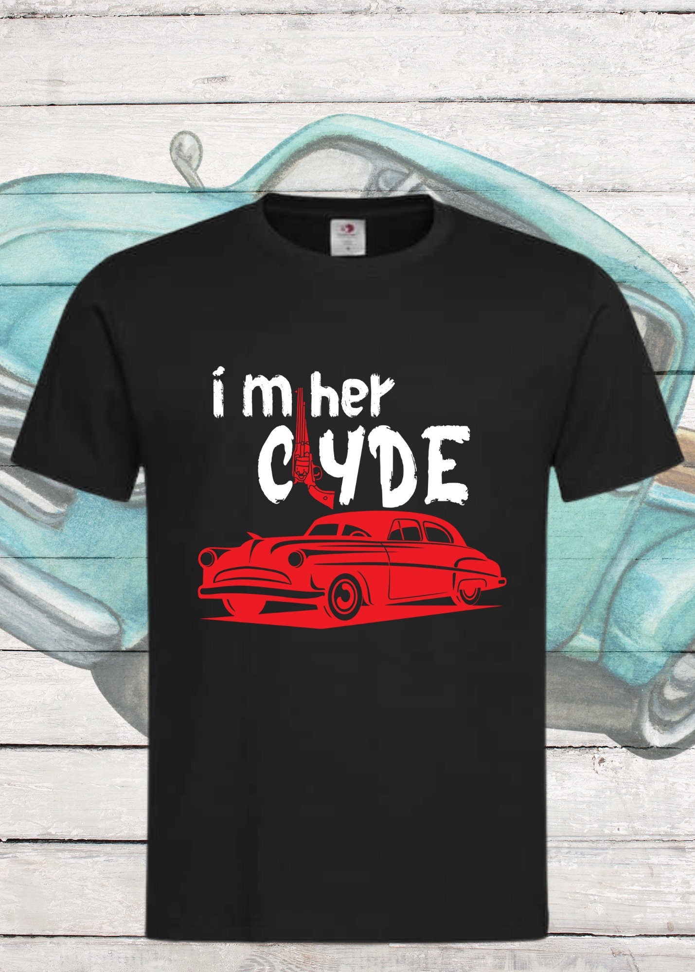 💕 Herren T-Shirt I'm her Clyde 👫 Bonnie und Clyde Geschenkidee 🎁 Witziges T-Shirt mit Spruch 😂 Lustiges Pärchen T-Shirt Unisex 💑