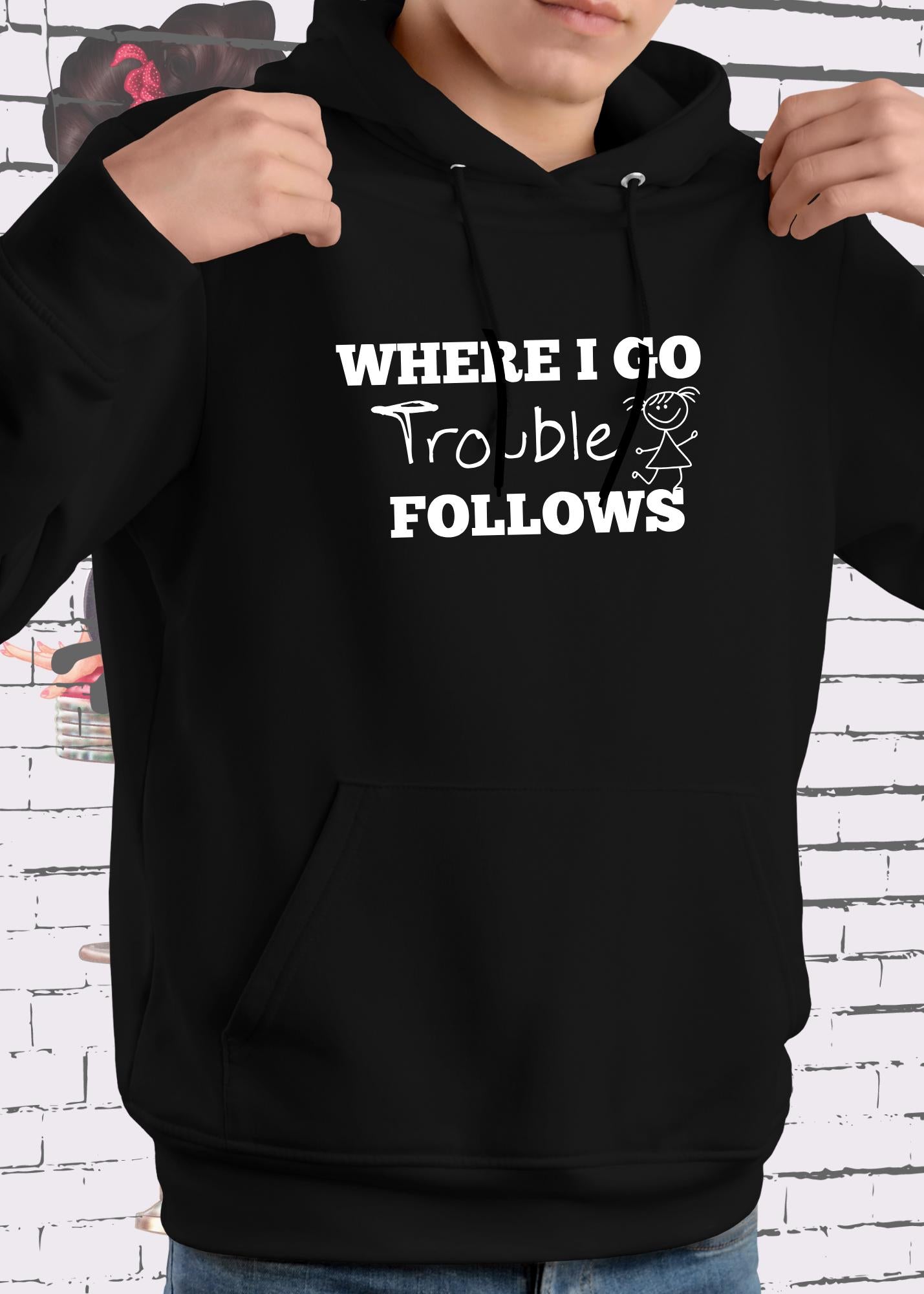 π¨βπ©βπ§βπ¦ Hoodie 'Where I Go Trouble Follows' - Eltern Geschenkidee π Unisex Kapuzenpulli