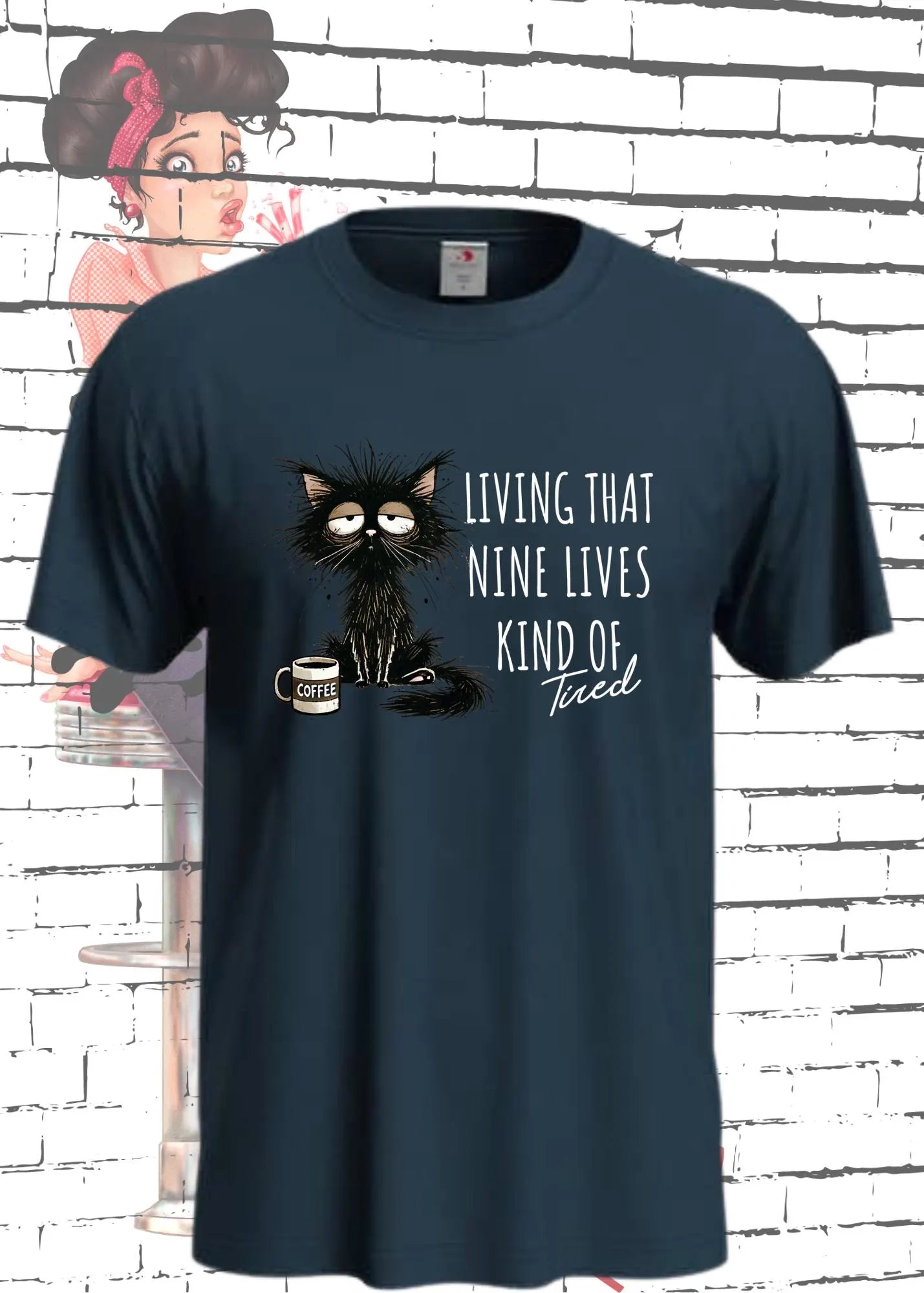 😴 T-Shirt Living that nine Lives kind of tired 🐱 Katzenspruch Geschenkidee Unisex 💤✨