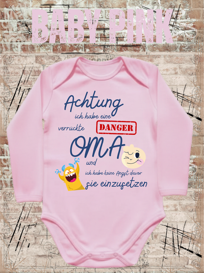 Baby Body Achtung Verrückte Oma | Lustiger Babybody für Enkel | Geschenk zur Geburt & Taufe