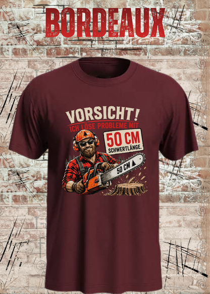 Unisex-T-Shirt „Vorsicht! Ich löse Probleme mit 50 cm Schwertlänge“ in Bordeaux.