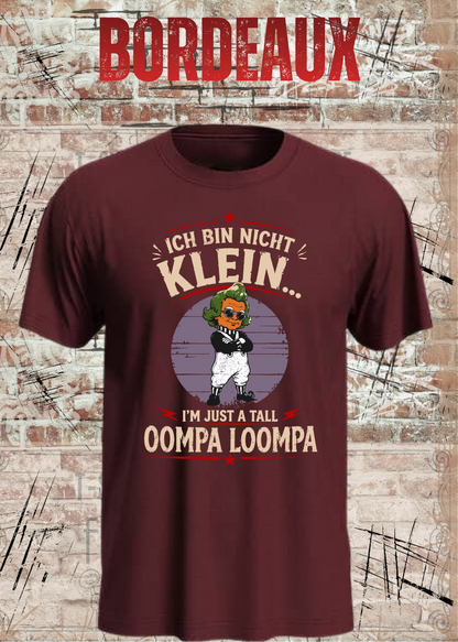 Unisex-T-Shirt „Ich bin nicht klein... I'm Just A Tall Oompa Loompa“ in Bordeaux.