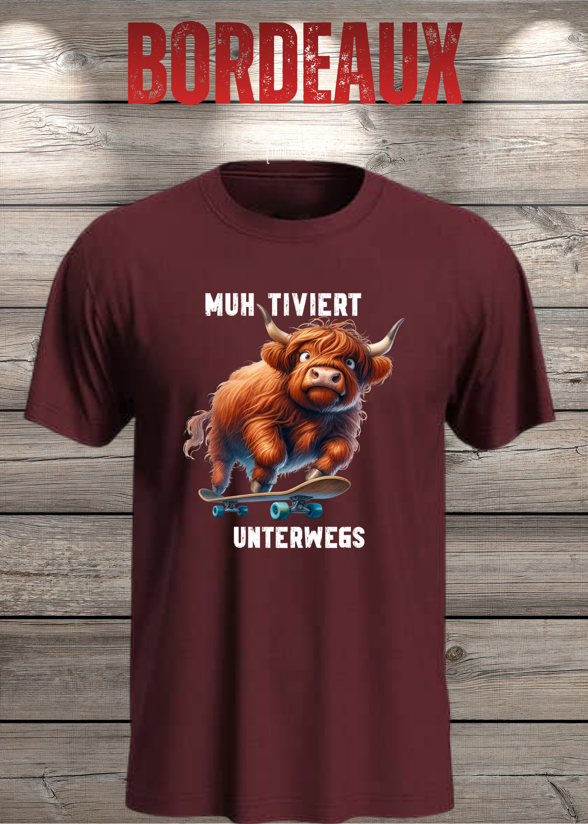Unisex-T-Shirt „MUH-TIVIERT UNTERWEGS“ in Bordeaux.