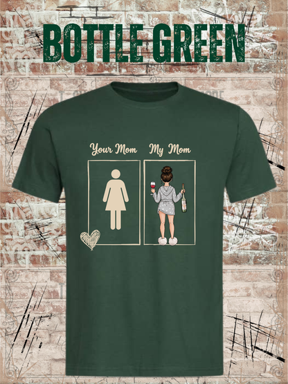 Kinder-T-Shirt „Your Mom My Mom“ in Bottle Green.