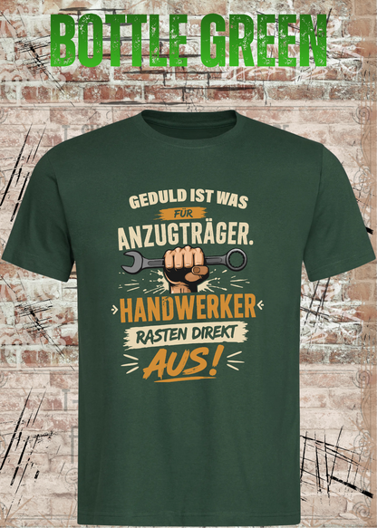 Geduld ist was für Anzugträger – Handwerker rasten direkt aus! T-Shirt in Bottle Green.