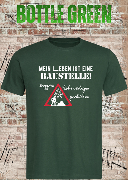 Herren-T-Shirt „Mein Leben ist eine Baustelle“ in Bottle Green.