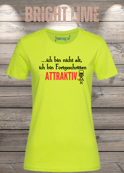 Ich bin nicht alt – ich bin fortgeschritten attraktiv! Damen T-Shirt in Bright Lime.