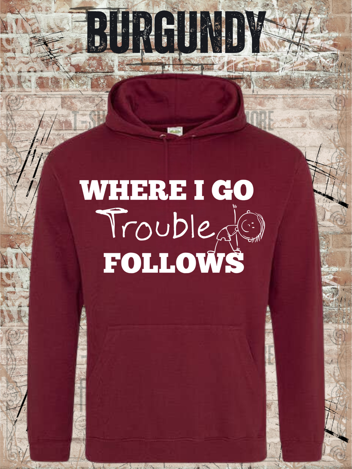 Unisex-Hoodie „Where I Go Trouble Follows“ in Burgundy, Vorderansicht.