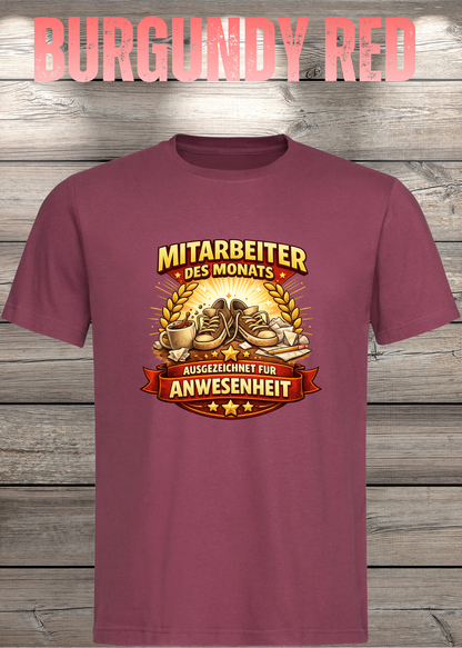 Unisex-T-Shirt „Mitarbeiter des Monats - Ausgezeichnet für Anwesenheit“ in Burgundy Red.