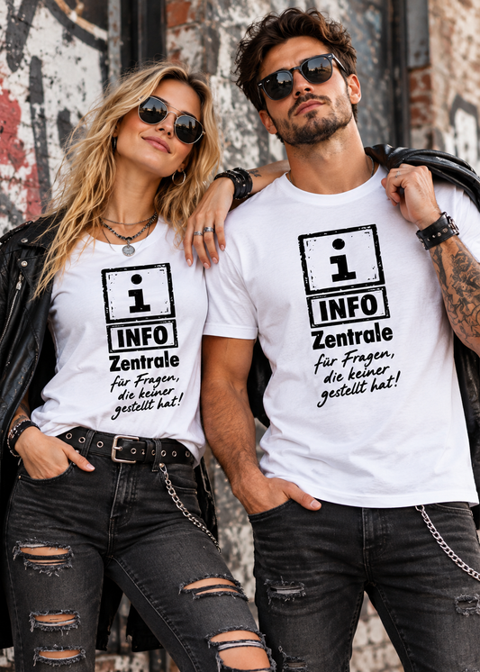 Tragebeispiel: Unisex-T-Shirt „INFO Zentrale“ in White.