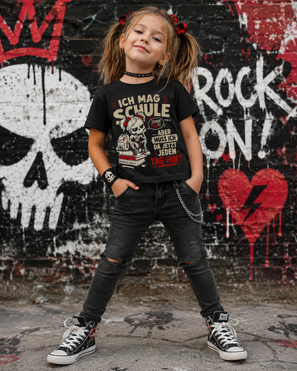 Schwarzes Mädchen T-Shirt mit rockigem Skelett-Schulmädchen, Schulranzen und dem Spruch „Ich mag Schule, aber muss ich da jetzt jeden Tag hin?“.