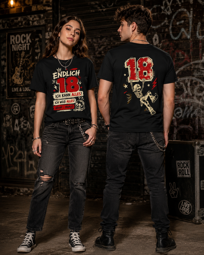 18-jährige Frau zeigt die Vorderseite und 18-jähriger Mann die Rückseite schwarzer Endlich-18-T-Shirts im rockigen Stil.