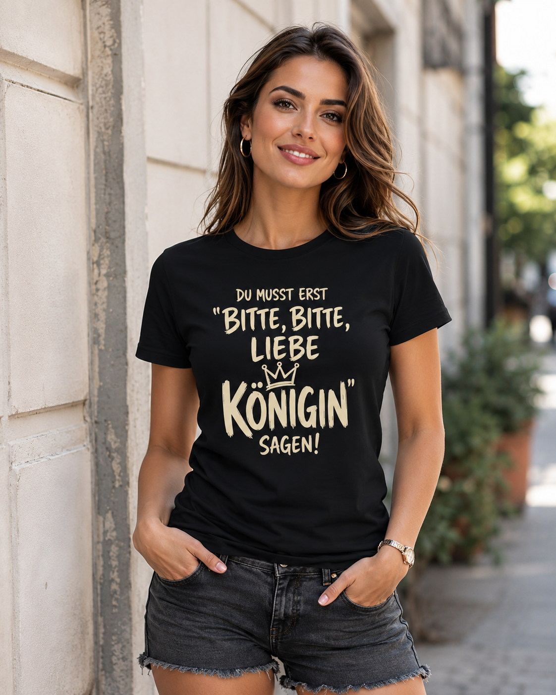 Du musst erst „Bitte, bitte, liebe Königin“ sagen! | Damen T-Shirt