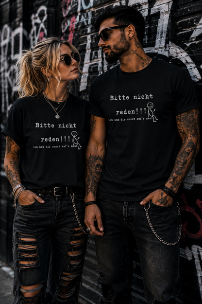 Tragebeispiel: Bitte Nicht Reden T-Shirt in Black Opal.