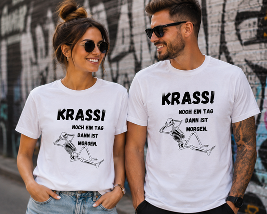 Krass! Noch ein Tag dann ist Morgen T-Shirt | Lustiges Skelett Spruchshirt Unisex