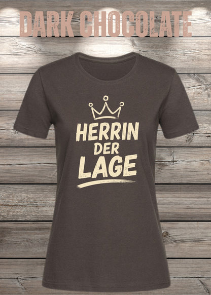 Damen-T-Shirt „Herrin der Lage“ in Dark Chocolate.