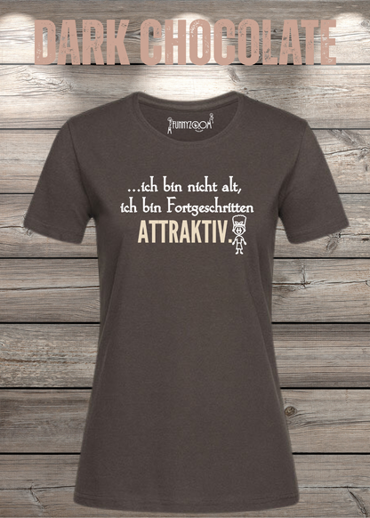 Ich bin nicht alt – ich bin fortgeschritten attraktiv! Damen T-Shirt in Dark Chocolate.