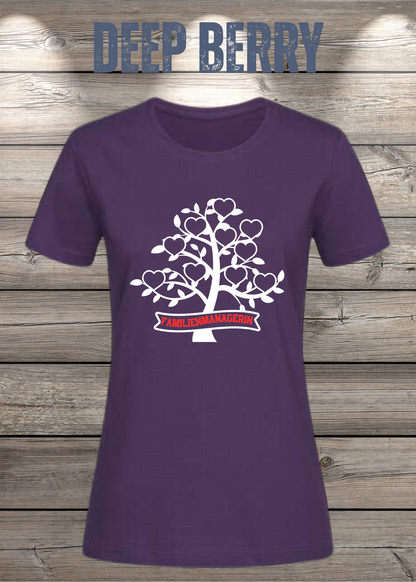 Familienmanagerin T-Shirt Damen – Herzbaum in Deep Berry.