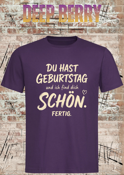 Unisex-T-Shirt „Du hast Geburtstag und ich find dich schön. Fertig.“ in Deep Berry.
