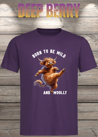 Unisex-T-Shirt „Born to Be Wild and Woolly“ in Deep Berry.
