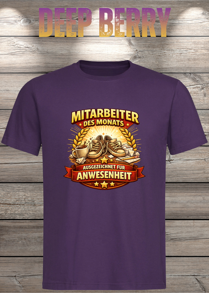 Unisex-T-Shirt „Mitarbeiter des Monats - Ausgezeichnet für Anwesenheit“ in Deep Berry.