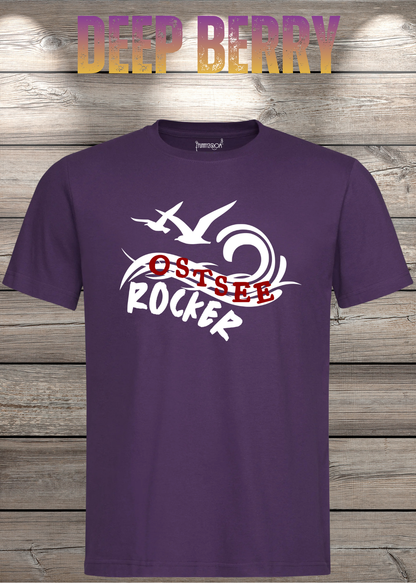 Unisex-T-Shirt „Ostsee Rocker“ in Deep Berry.