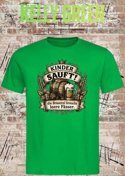 Unisex-T-Shirt „Kinder sauft! – Die Brauerei braucht leere Fässer“ in Kelly Green.