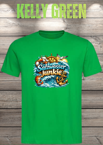 Salzwasser-Junkie Unisex T-Shirt in Kelly Green.