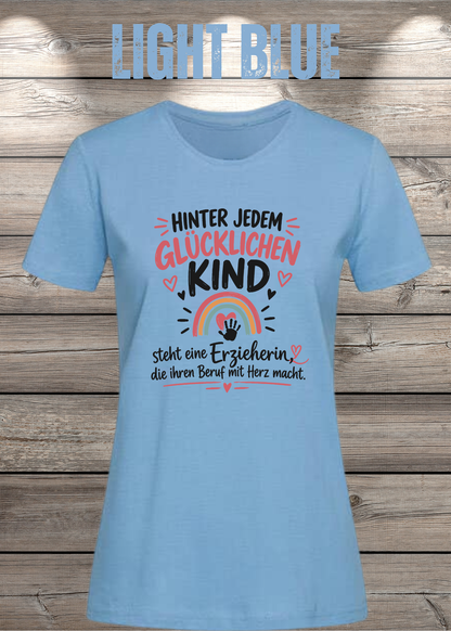 Hinter jedem glücklichen Kind – Erzieherin T-Shirt | FunnyZoom