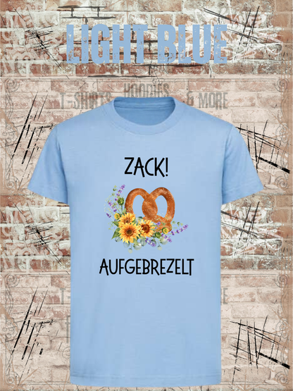Kinder-T-Shirt „Zack! Aufgebrezelt“ in Light Blue.