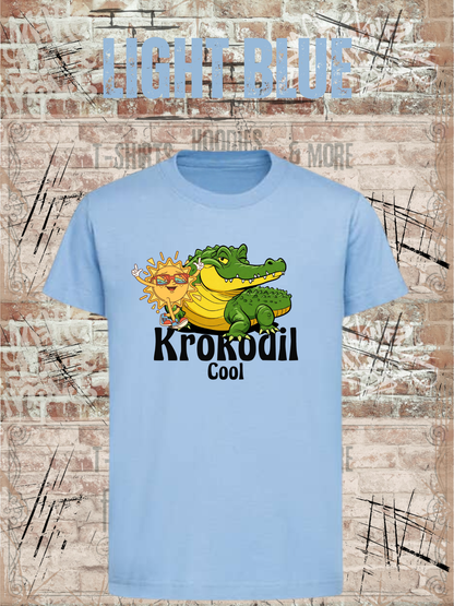 Krokodil Cool – Kinder T-Shirt für Jungen & Mädchen in Light Blue.