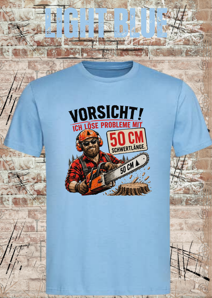 Unisex-T-Shirt „Vorsicht! Ich löse Probleme mit 50 cm Schwertlänge“ in Light Blue.