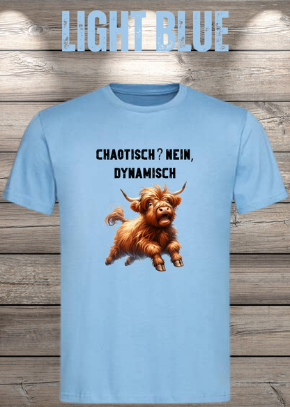 Unisex-T-Shirt „Chaotisch? Nein, dynamisch!“ in Light Blue.