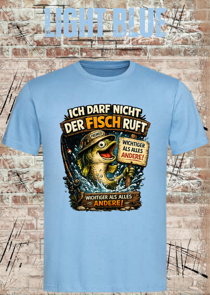 Unisex Angler T-Shirt – Ich darf nicht, der Fisch ruft in Light Blue.