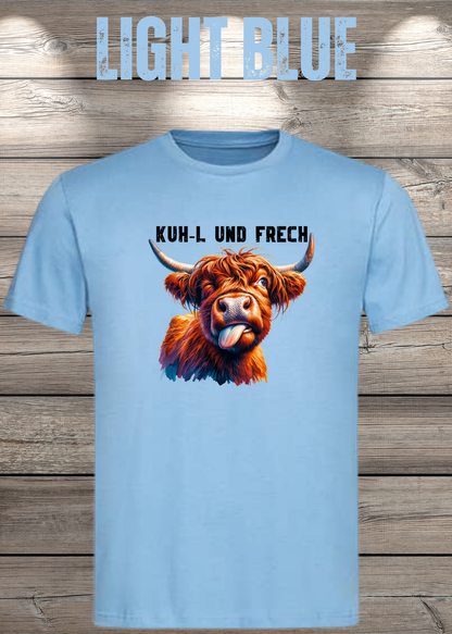 Unisex-T-Shirt „KUH-L UND FRECH“ in Light Blue.