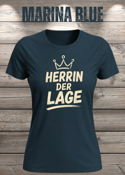 Damen-T-Shirt „Herrin der Lage“ in Marina Blue.