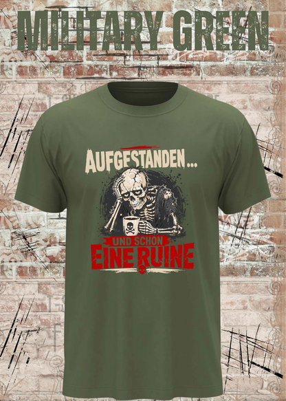 Aufgestanden und schon eine Ruine T-Shirt