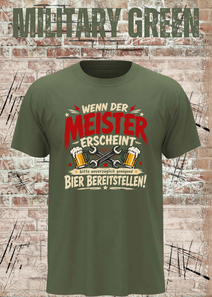 Herren-T-Shirt „Wenn der Meister erscheint – Bier bereitstellen“ in Military Green.