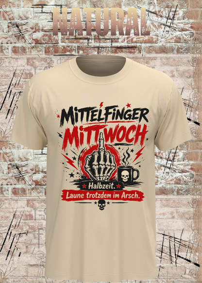 Unisex-T-Shirt „Mittelfinger Mittwoch – Halbzeit, Laune im Arsch“ in Natural.