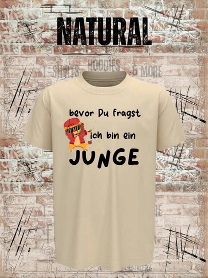 Kinder-T-Shirt „Bevor Du fragst – ich bin ein Junge!“ in Natural.