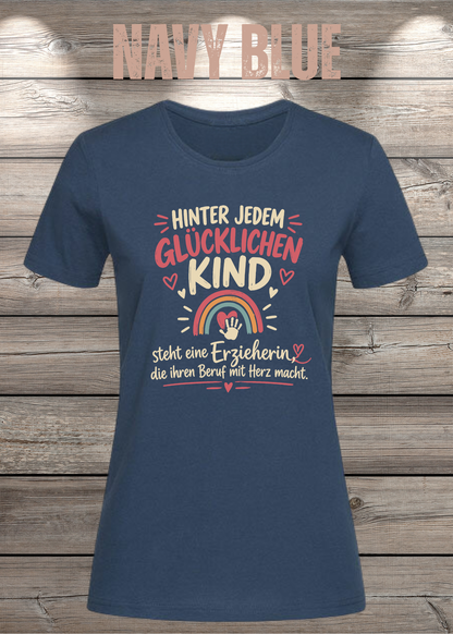 Hinter jedem glücklichen Kind – Erzieherin T-Shirt | FunnyZoom