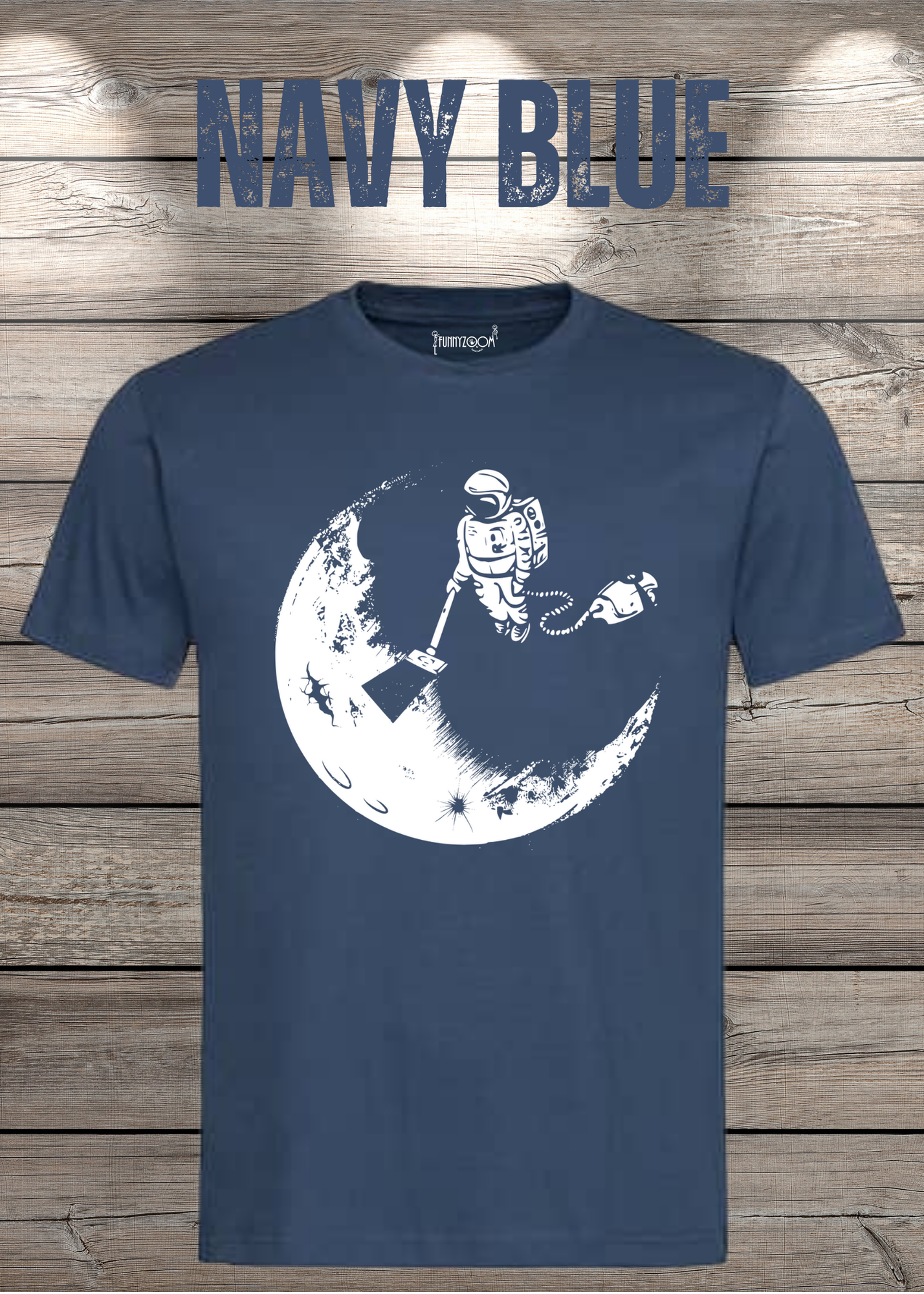 T-Shirt Mond mit Astronaut der Mond mit Staubsauger Staub saugt Personalisierbar Witziges T-Shirt Geschenkidee Lustiges Unisex T-Shirt