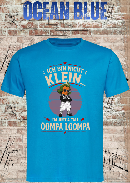 Unisex-T-Shirt „Ich bin nicht klein... I'm Just A Tall Oompa Loompa“ in Ocean Blue.