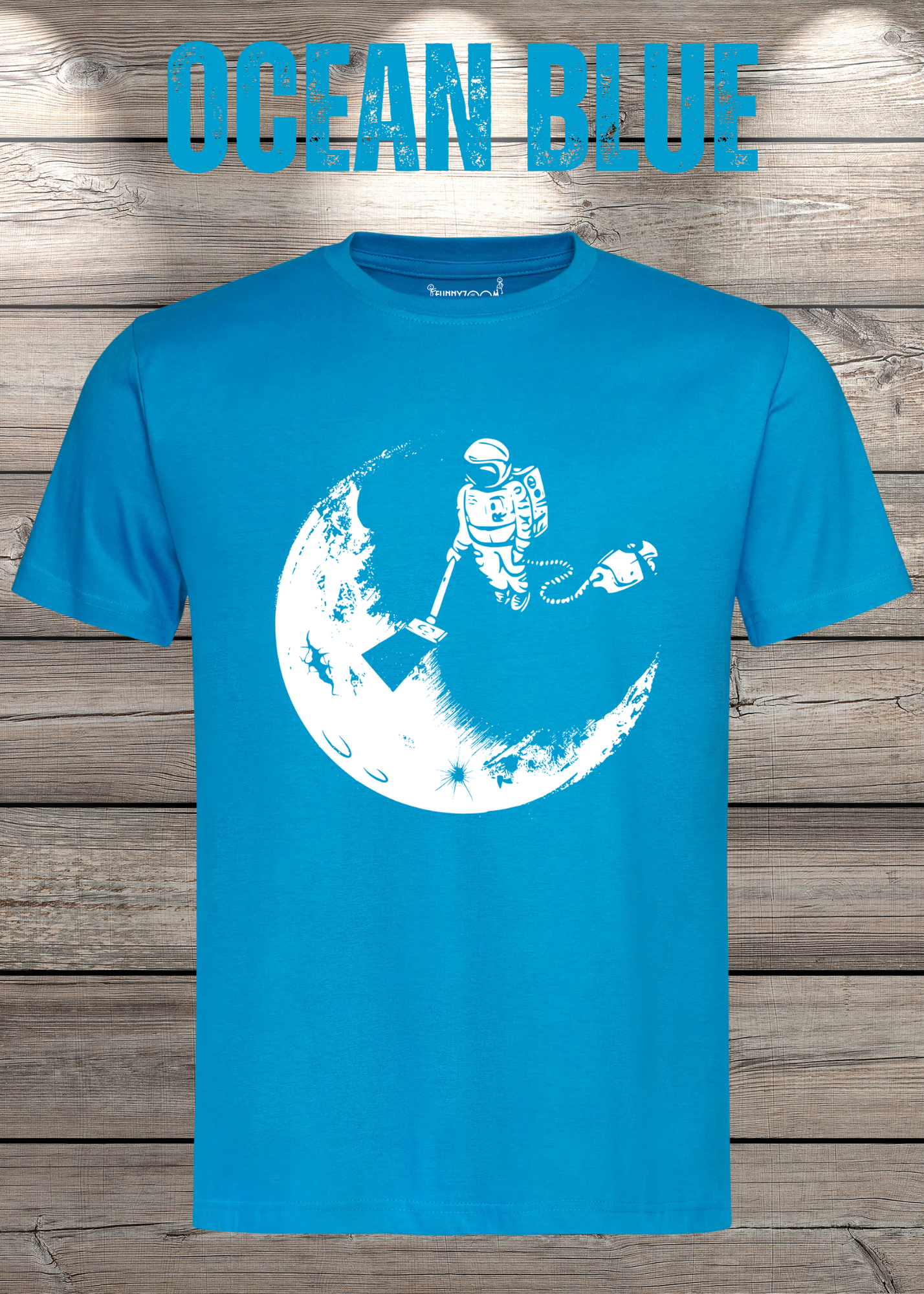 T-Shirt Mond mit Astronaut der Mond mit Staubsauger Staub saugt Personalisierbar Witziges T-Shirt Geschenkidee Lustiges Unisex T-Shirt