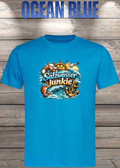 Salzwasser-Junkie Unisex T-Shirt in Ocean Blue.