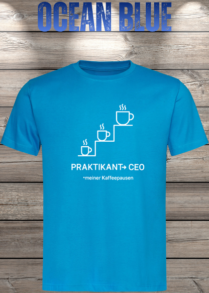 Unisex-T-Shirt „Praktikant zum CEO meiner Kaffeepausen“ in Ocean Blue.
