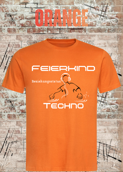 Feierkind Techno T-Shirt – Beziehungsstatus Techno in Orange.