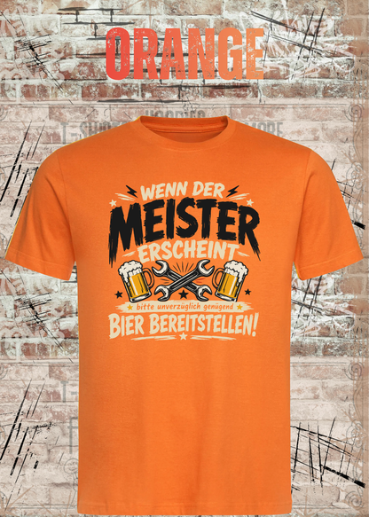 Herren-T-Shirt „Wenn der Meister erscheint – Bier bereitstellen“ in Orange.